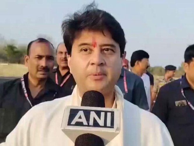Image from: Union Minister Jyotiraditya Scindia hails "Triple-engine government" at Adani Cement Unit Foundation Ceremony