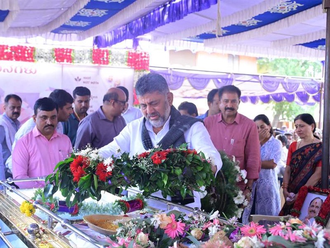 Image from: "Sudhakar's work, service in cooperative sector will remain forever...": DK Shivakumar offers condolences over death of Karnataka Minister