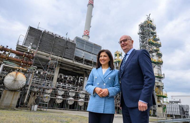 Image from: Germany extends employment guarantee at former Russian-owned refinery