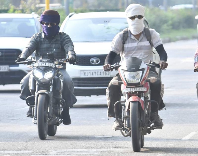 Image from: Storm at 2 am, calm by dawn, but worst still to come: gusts up to 70 kmph, orange alert holds in region
