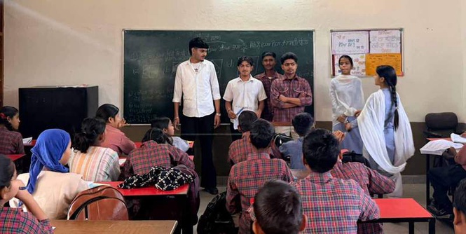 Image from: Dance of democracy at govt schools in Ludhiana as Bal Sansad polls start