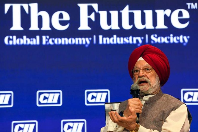 Image from: Lockdown talk completely false, pure rumour, no fuel shortage: Hardeep Puri