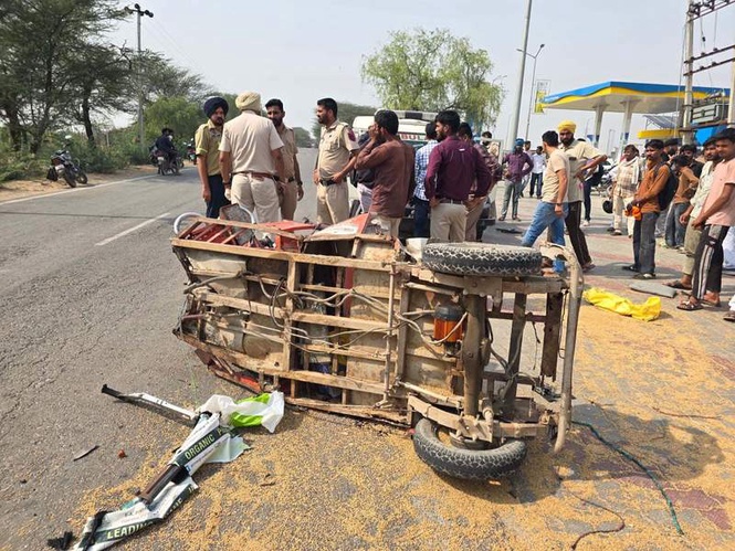 Image from: Abohar: 3 killed, 2 injured as pickup van collides with auto