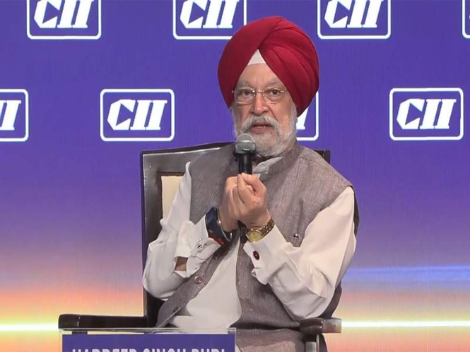 Image from: Oil companies losing Rs 1,000 crore daily amid crude surge: Petroleum Minister Hardeep Puri