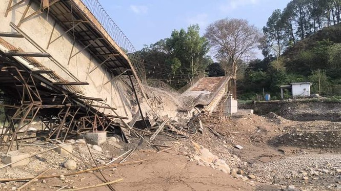 Image from: Himachal: Rs 2.5-crore bridge collapses before completion in Kangra’s Shahpur
