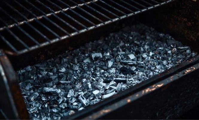 Image from: If You Have Barbecue Ashes, You’re Holding a Hidden Treasure: How to Use Them Instead of Throwing Them Away