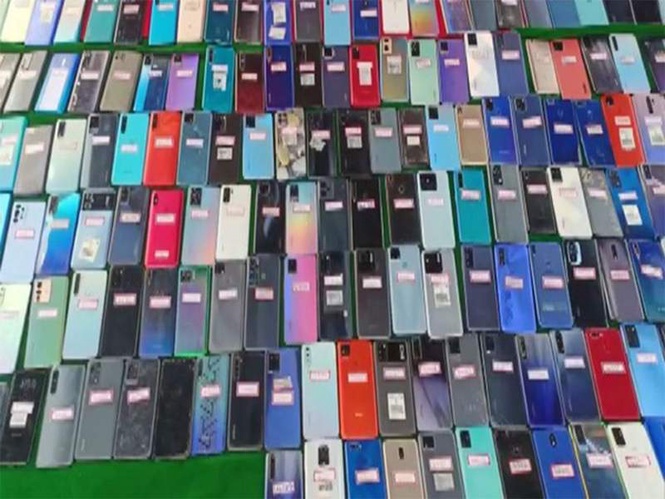 Image from: Gwalior Police recover 571 mobiles under 'Tera Tujhko Arpan' scheme