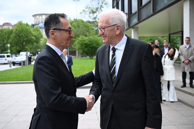 Image from: Green veteran Özdemir becomes first German premier of Turkish heritage