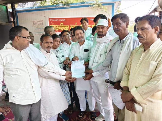 Image from: Sanitation workers’ strike enters 13th day, Congress extends support