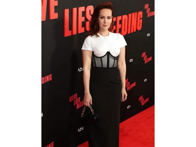 Image from: Jena Malone recalls "bad fan experience" after release of 'Stepmom'