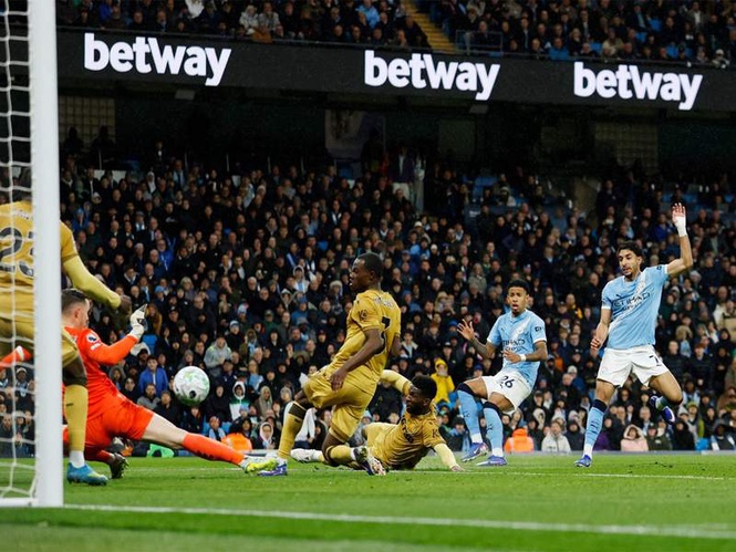 Image from: Manchester City extend Premier League race with 3-0 win over Crystal Palace
