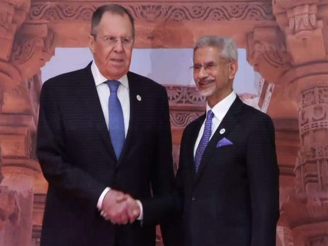 Image from: EAM Jaishankar welcomes Russian FM Sergey Lavrov at BRICS Foreign Ministers' meeting