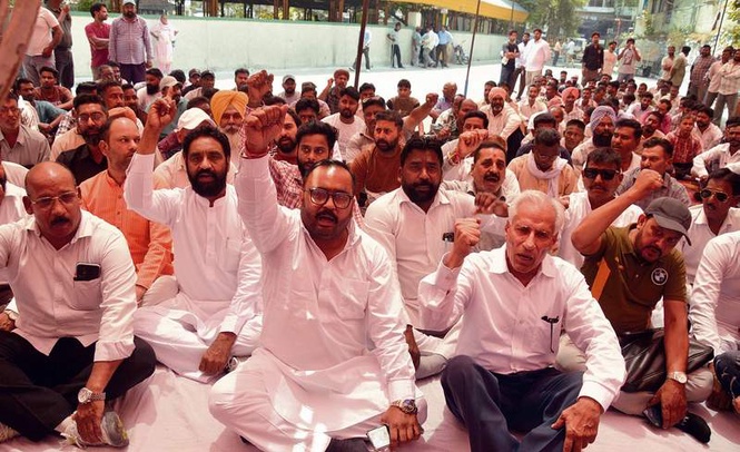 Image from: MC workers protest contractual hiring
