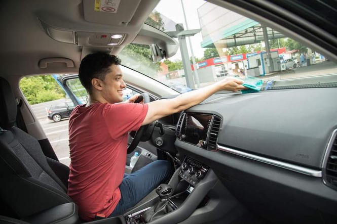 Image from: How to get your car windscreen really clean - and cut the glare