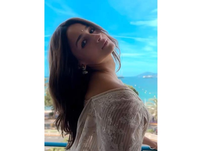 Image from: "You noticed me...": Alia Bhatt's classy reply to Cannes troll wins fans