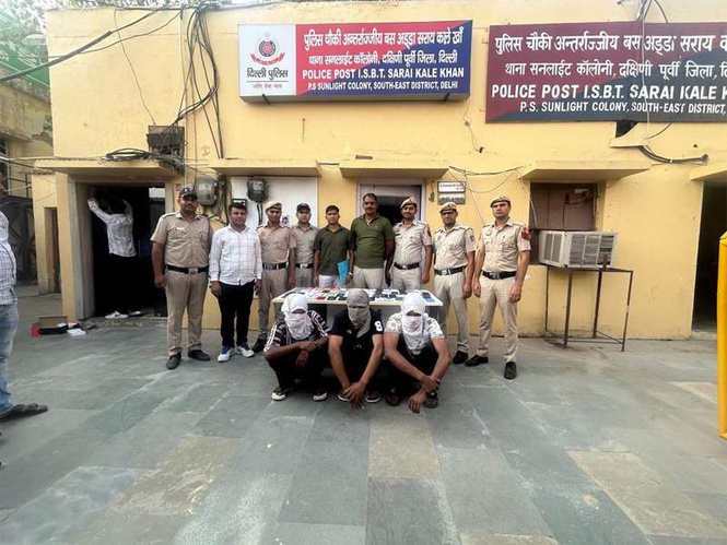 Image from: Kulgam Police bust interstate drug network; 'lady kingpin', associate held in major crackdown