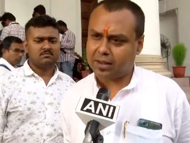 Image from: "Attempt to please audience": BJP MLA Kaustav Bagchi on Mamata's lawyer attire in Calcutta HC