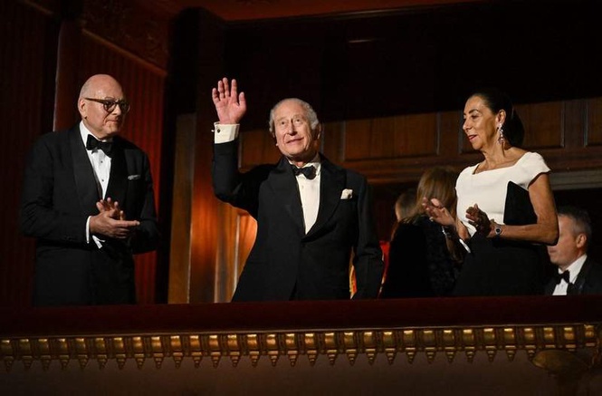 Image from: King receives standing ovation as cypher unveiled on new opera curtains