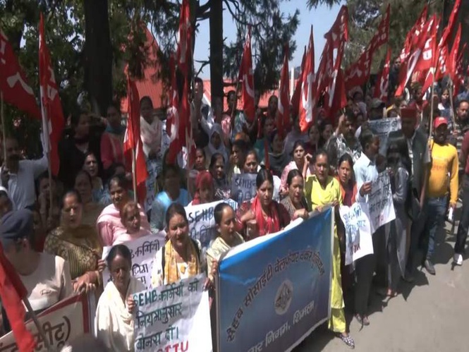 Image from: Over 900 Shimla sanitation workers go on strike, demanding restoration of a 10 per cent wage component