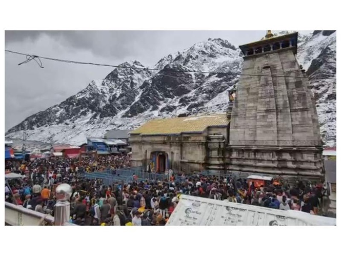 Image from: Kedarnath witnesses record surge in pilgrims: 5.2 lakh devotees and counting; Administration denies "VIP culture"