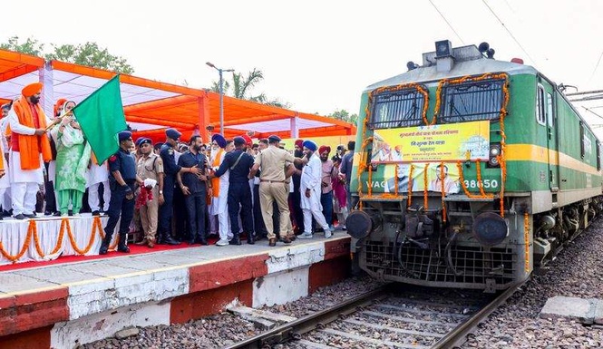 Image from: Haryana CM flags off special train from Sirsa to Hazur Sahib Nanded