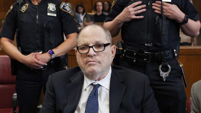 Image from: Judge declares mistrial in Weinstein sex assault case