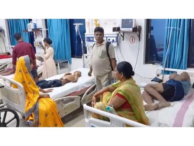 Image from: Children, women injured after joyride collapses at fair in Bihar's Sasaram