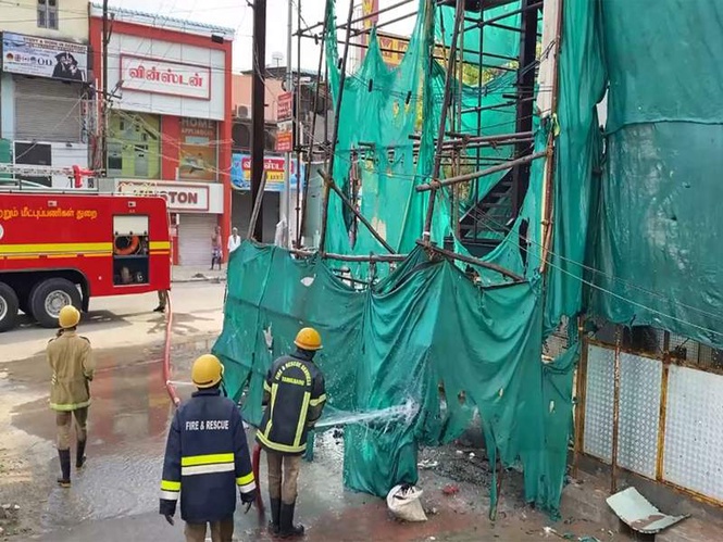 Image from: Tamil Nadu: Fire breaks out in Thoothukudi commercial complex, prompt action averts major damage