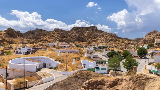 Image from: In Spain, this cave village lets you sleep in homes carved into the rock (you won’t believe your eyes)