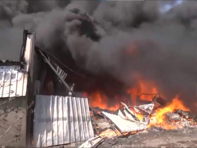 Image from: MP: Massive fire breaks out at plastic manufacturing factory in Indore, 25 water tankers used to douse blaze