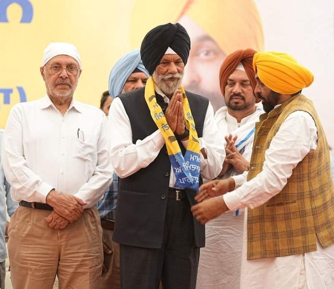 Image from: Punjab: Former Akali minister Surjit Rakhra joins AAP