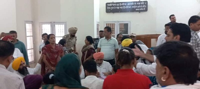 Image from: Garhshankar MC polls: Cong candidate alleges snatching of nomination papers