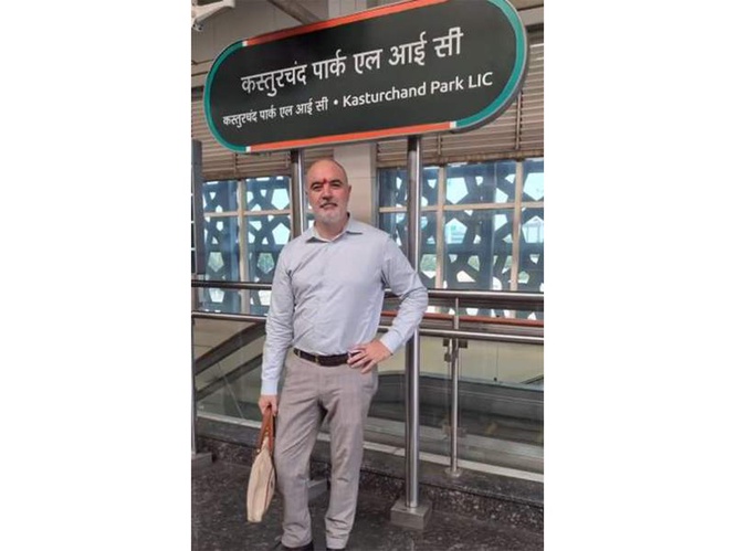 Image from: Australian envoy hops on Nagpur Metro after PM Modi’s call for reducing fuel consumption; lauds services