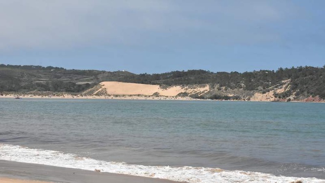 Image from: In Portugal, this little-known dune is one of the most beautiful in Europe