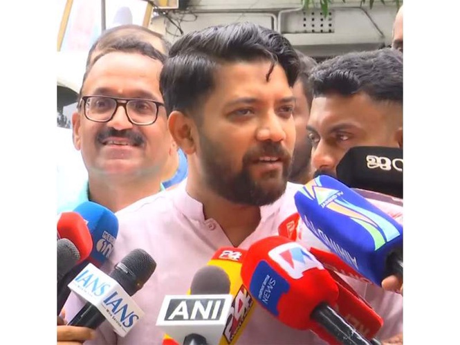 Image from: Keralam Cabinet list expected in few hours ahead of swearing-in: Congress MP Shafi Parambil