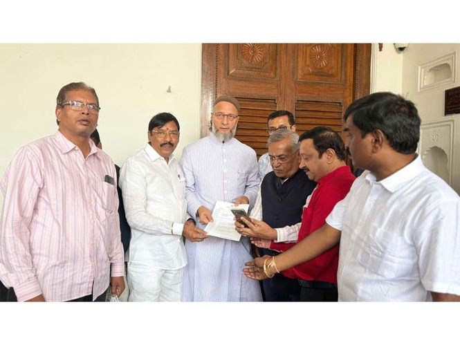 Image from: Delegation of Telangana Chamber of Chemists and Druggists meets AIMIM Chief Asaduddin Owaisi