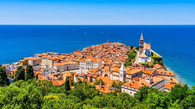 Image from: In Europe, these 5 seaside villages are among the most beautiful to see once in a lifetime (and almost impossible to leave)