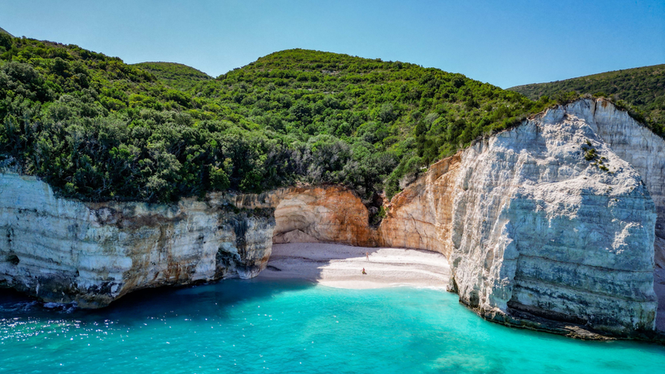 Image from: In Greece, this paradise beach hidden in a cove has just been named one of the most beautiful in the world