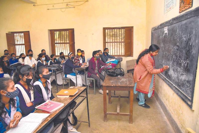 Image from: Cancellation of 55 lecturer posts sparks ire among Jalandhar teachers