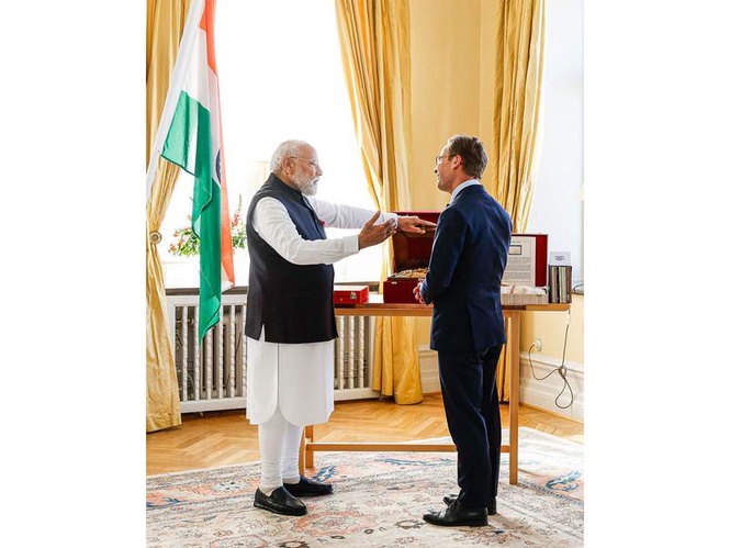 Image from: “Reflection of long-standing cultural bond”: PM Modi thanks Swedish counterpart for facsimiles of Tagore’s handwritten epigrams