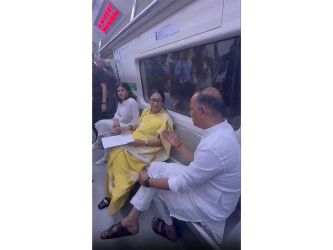 Image from: Delhi CM Rekha Gupta launches 'Metro Monday' following PM Narendra Modi's appeal to conserve fuel
