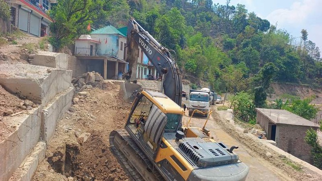 Image from: Himachal villagers left vulnerable as highway protection work lags