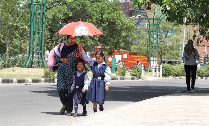 Image from: Heatwave grips Punjab, Haryana; Chandigarh sizzles at 42°C, breaks last May record