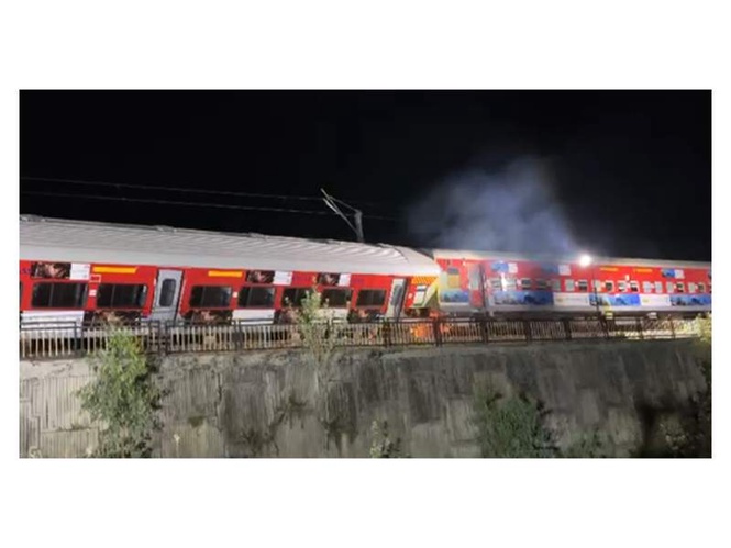 Image from: Uttarakhand: 3 coaches of Ujjain Express derail near Yog Nagari station in Rishikesh; Inquiry ordered