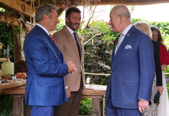 Image from: King Charles greets Judi Dench and Sir David Beckham as surprise guest steals Chelsea Flower Show