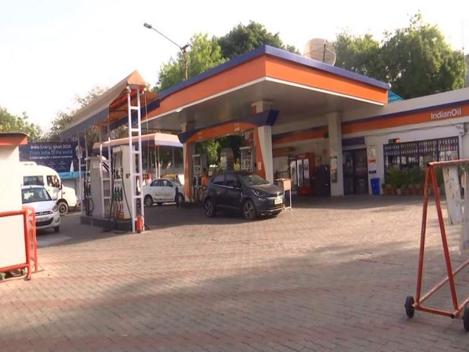 Image from: Common man distressed after price hike on petrol, diesel amid global energy crisis