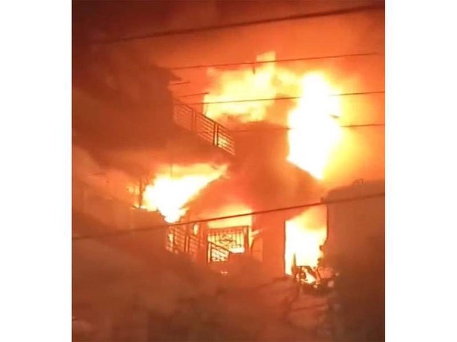 Image from: Fire breaks out in multi-storey residential building in Ghaziabad, no casualties reported