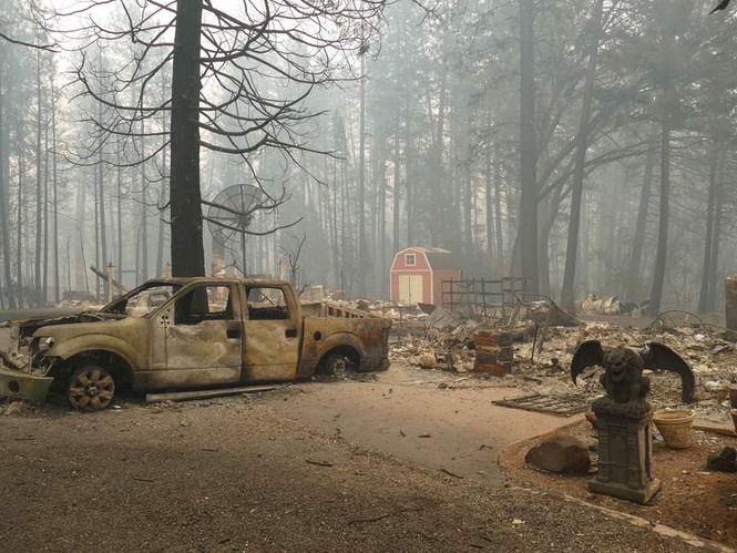 Image from: Two major wildfires rage in southern California