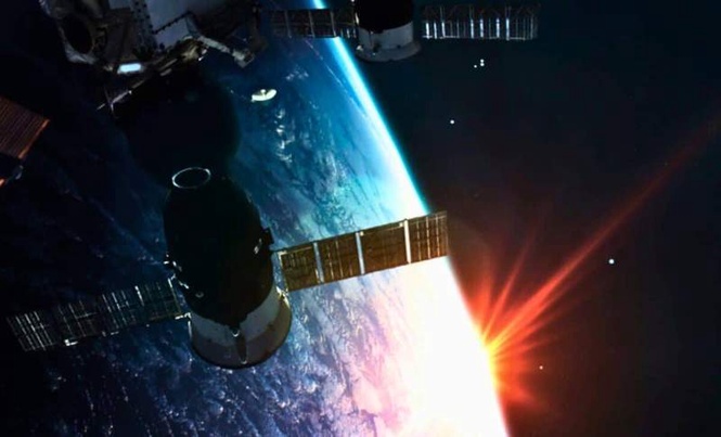 Image from: Chinese Orbiter Crushes Starlink With a Tiny 2-Watt Laser Fired From 36,000 KM Above Earth