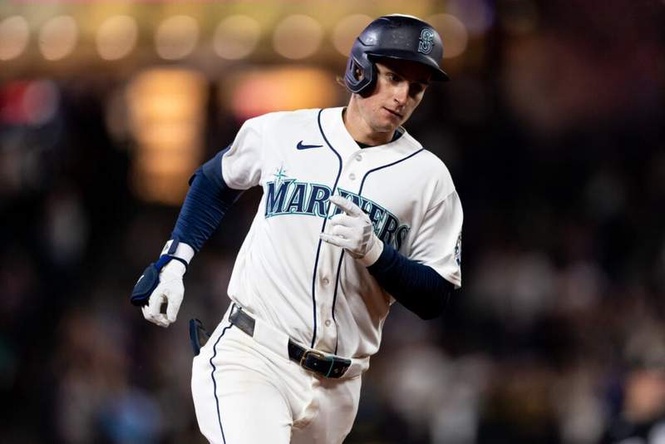 Image from: Mariners rookie registers first MLB hit and home run in same at bat